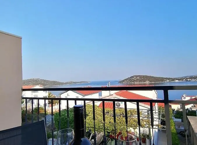Apartment With Sea View Rogoznica