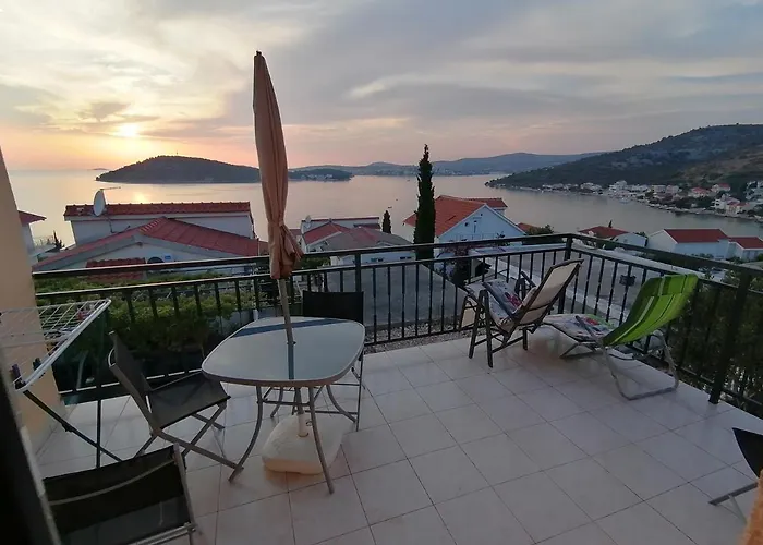 Apartment With Sea View Rogoznica *