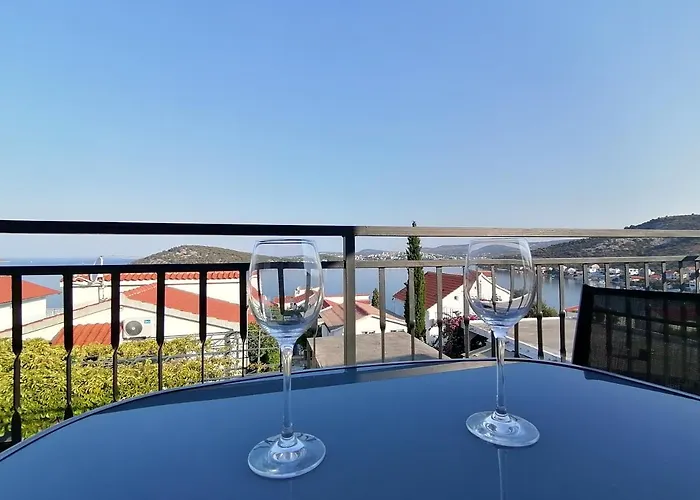 Apartment With Sea View Rogoznica Ražanj