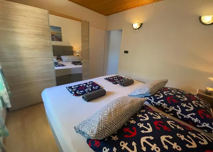 With Sea View Rogoznica Apartment *